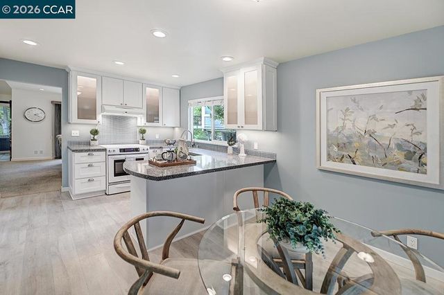 925 Terra California Dr 6, Walnut Creek, CA 94595