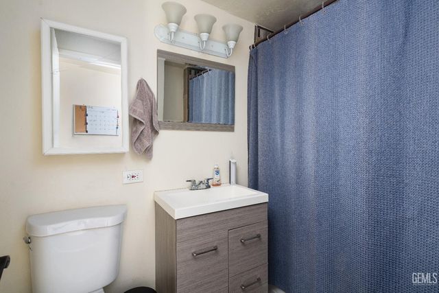 2613 Edwards Avenue, Bakersfield, CA 93306