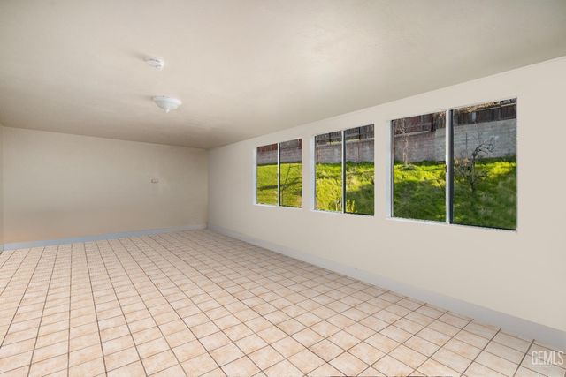 2613 Edwards Avenue, Bakersfield, CA 93306