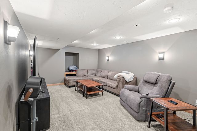 7086 SE 29th Avenue, Pleasant Hill, IA 50327