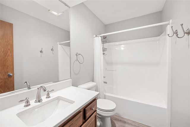 7086 SE 29th Avenue, Pleasant Hill, IA 50327