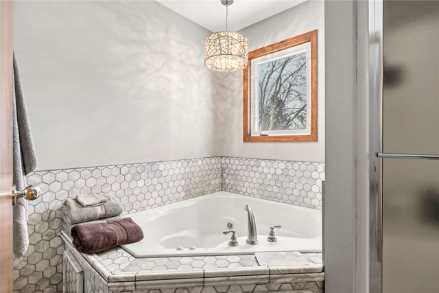 7086 SE 29th Avenue, Pleasant Hill, IA 50327