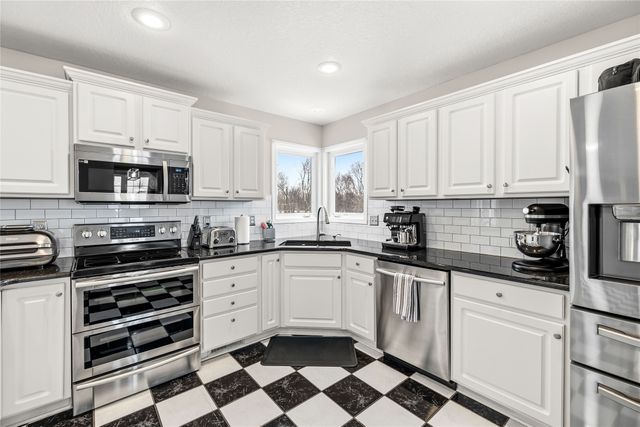 7086 SE 29th Avenue, Pleasant Hill, IA 50327