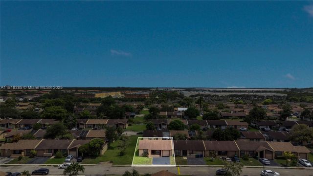 9550 W Heather Ln, Miramar, FL 33025