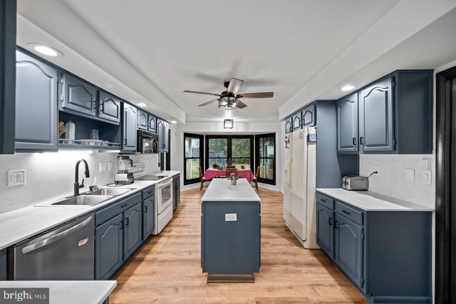 1958 HIGH ST, York, PA 17408