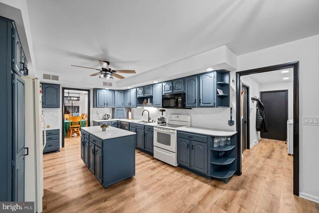 1958 HIGH ST, York, PA 17408