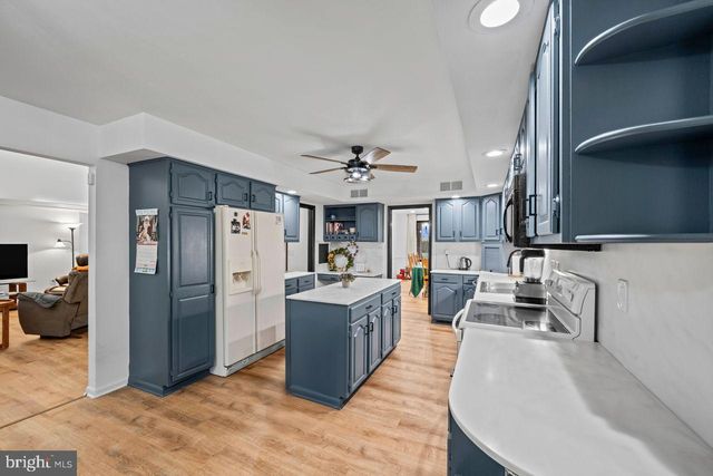 1958 HIGH ST, York, PA 17408