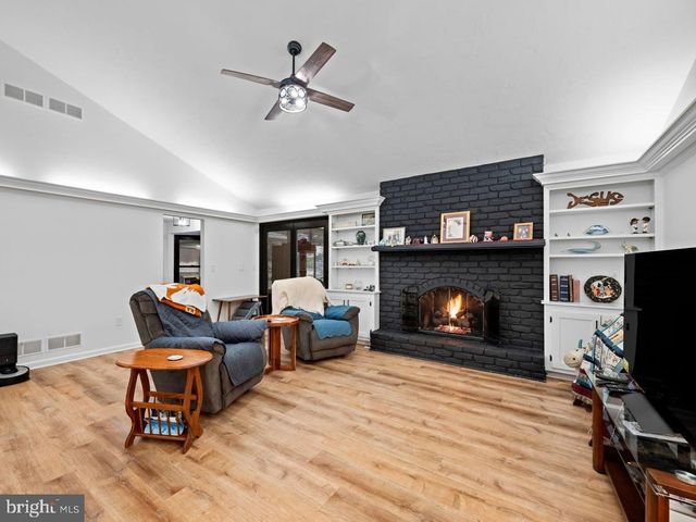 1958 HIGH ST, York, PA 17408