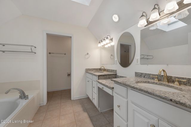 5405 Foxwood Dr, Crestwood, KY 40014