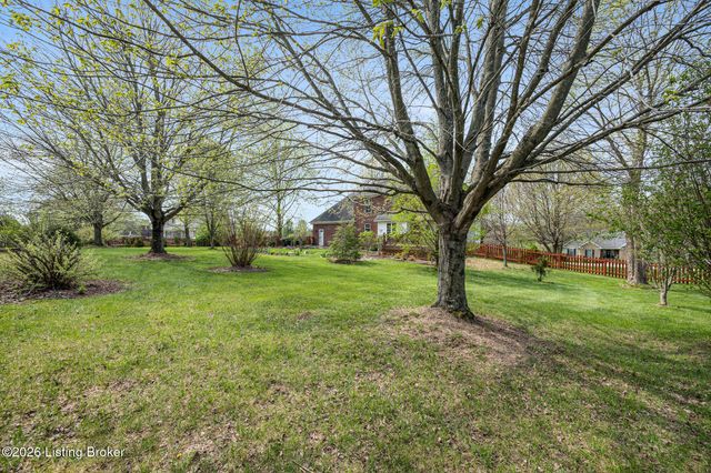 5405 Foxwood Dr, Crestwood, KY 40014