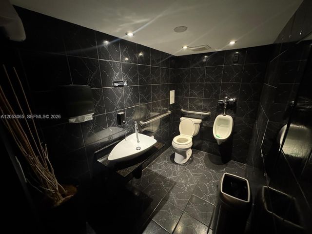 7367 NW 36th St, Miami, FL 33166