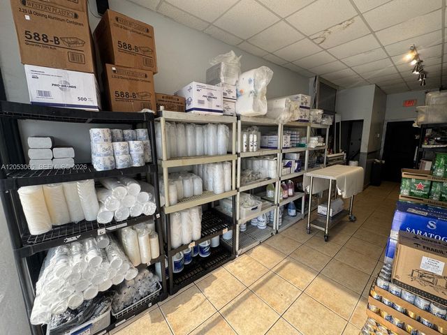 7367 NW 36th St, Miami, FL 33166