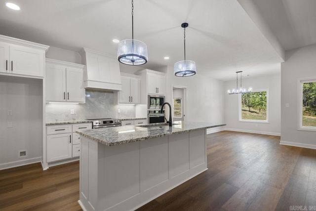 1000 Duke Drive, Bauxite, AR 72011