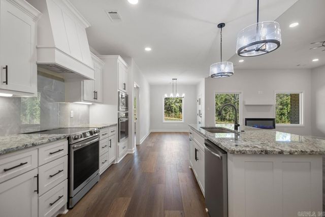 1000 Duke Drive, Bauxite, AR 72011