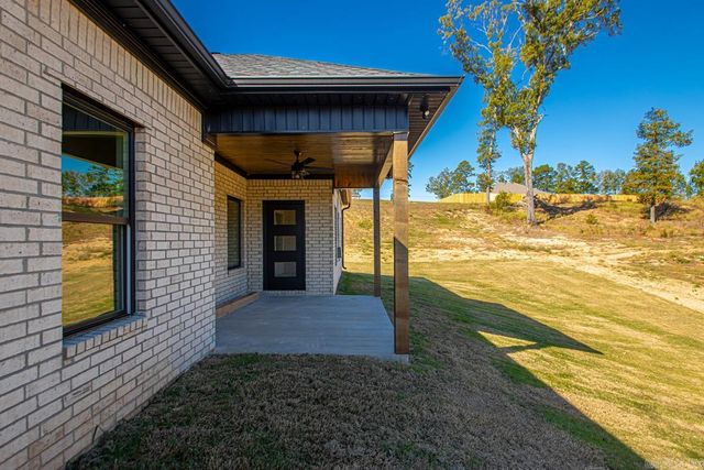 1000 Duke Drive, Bauxite, AR 72011