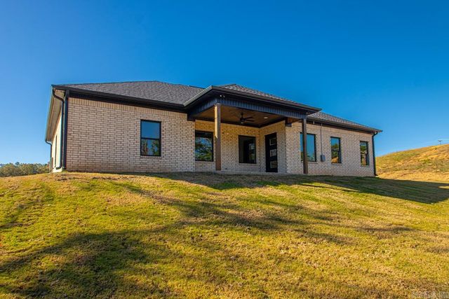 1000 Duke Drive, Bauxite, AR 72011