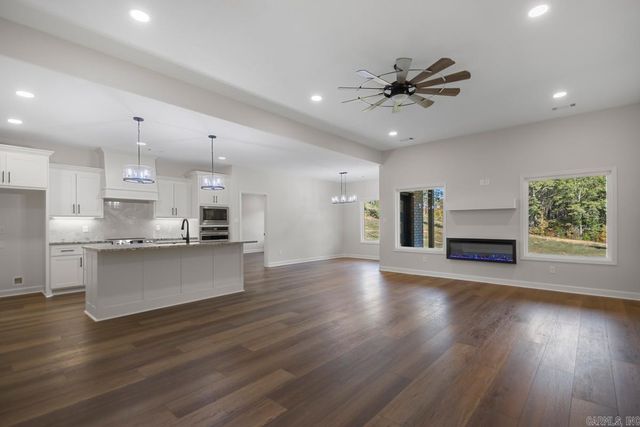 1000 Duke Drive, Bauxite, AR 72011