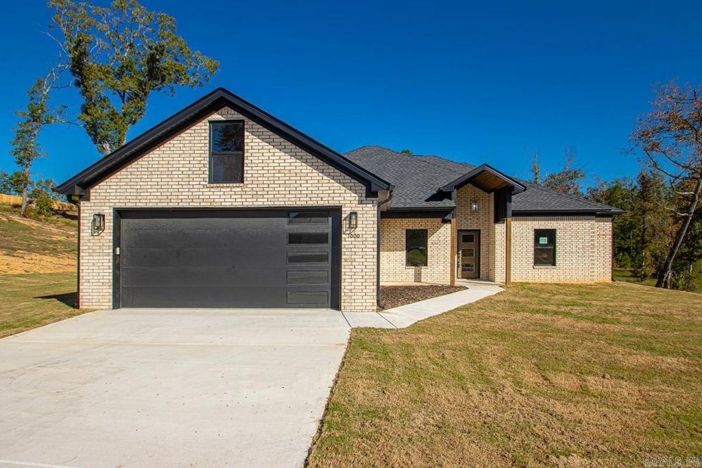 1000 Duke Drive, Bauxite, AR 72011
