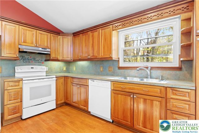 20 Floral Drive, Gouldsboro, PA 18424