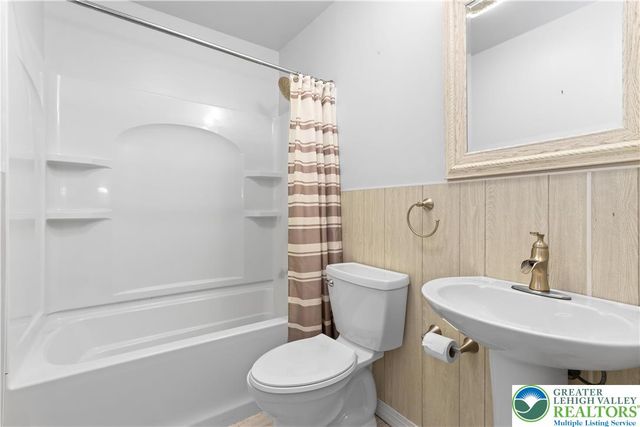 20 Floral Drive, Gouldsboro, PA 18424