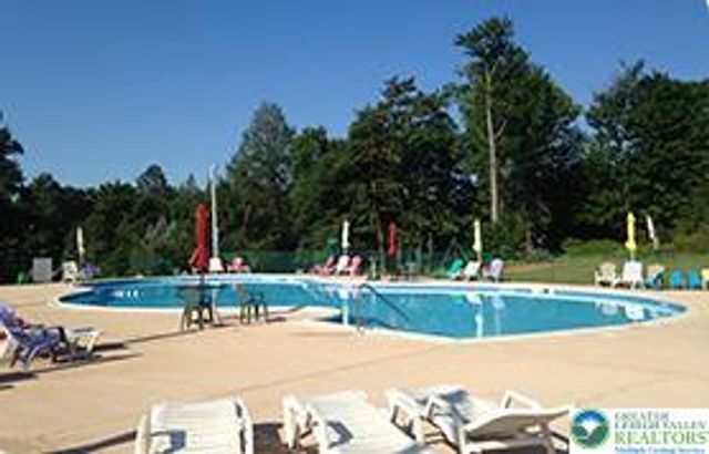 20 Floral Drive, Gouldsboro, PA 18424