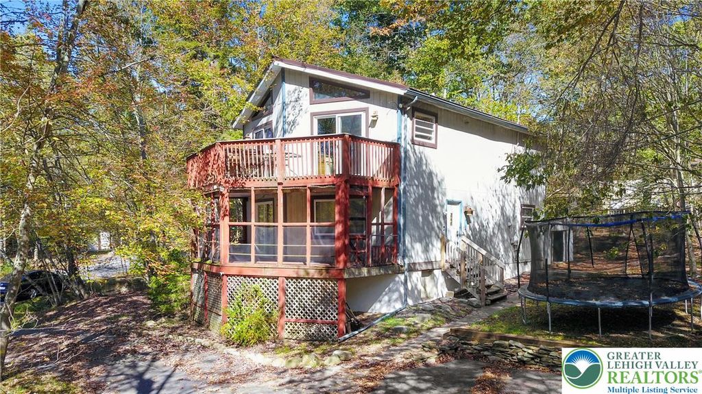 20 Floral Drive, Gouldsboro, PA 18424