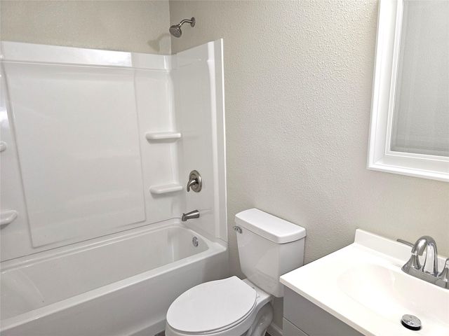 2914 Tarpey Avenue, Texas City, TX 77590