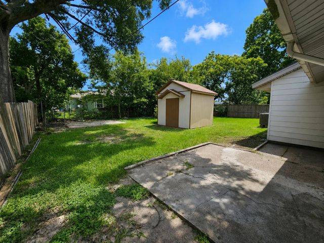2914 Tarpey Avenue, Texas City, TX 77590