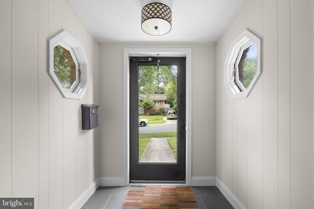 822 LOXFORD TER, Silver Spring, MD 20901