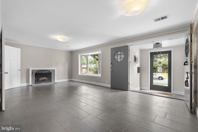822 LOXFORD TER, Silver Spring, MD 20901