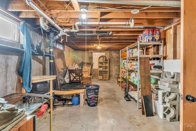 1512 Saratoga Rd, Pueblo, CO 81001