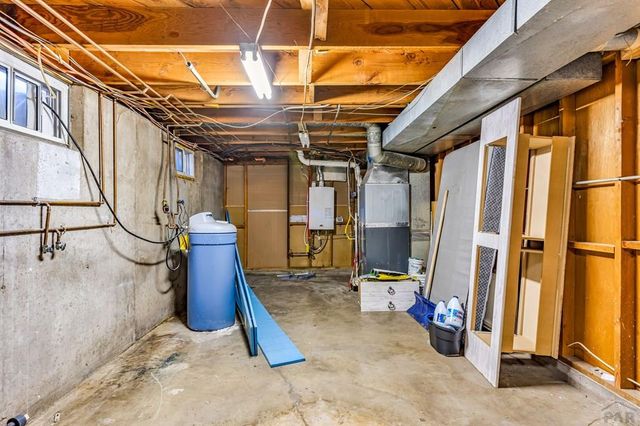 1512 Saratoga Rd, Pueblo, CO 81001