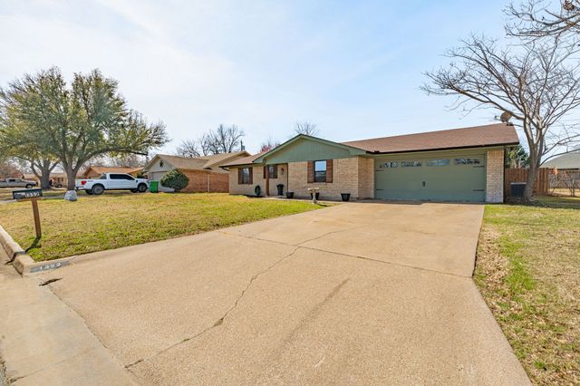 1352 Inglewood Drive, Stephenville, TX 76401