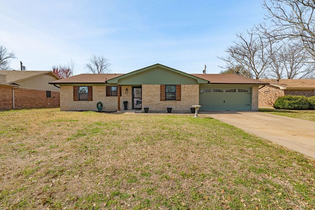 1352 Inglewood Drive, Stephenville, TX 76401