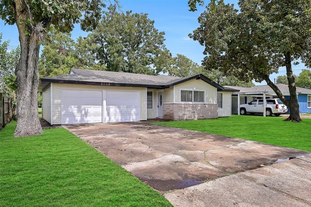 3110 8th Avenue N, Texas City, TX 77590