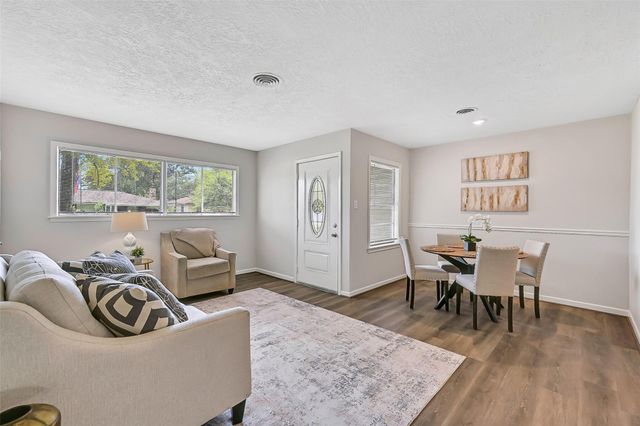 3110 8th Avenue N, Texas City, TX 77590