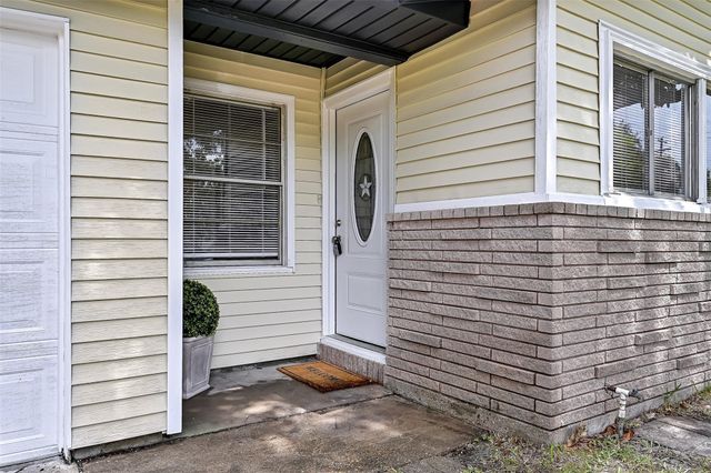 3110 8th Avenue N, Texas City, TX 77590