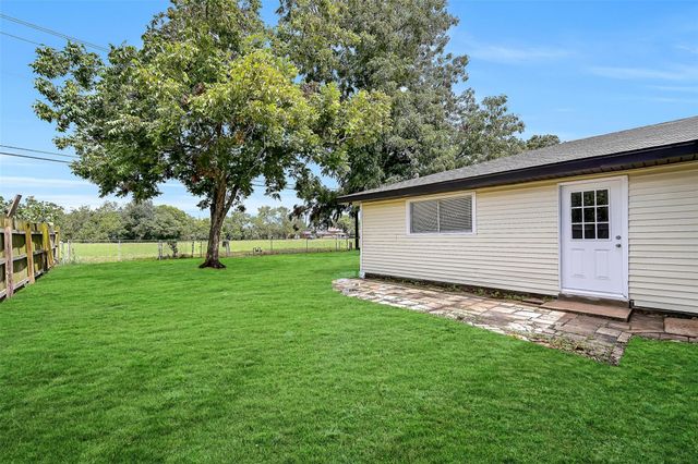 3110 8th Avenue N, Texas City, TX 77590