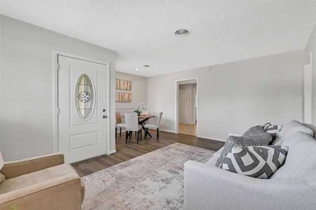 3110 8th Avenue N, Texas City, TX 77590