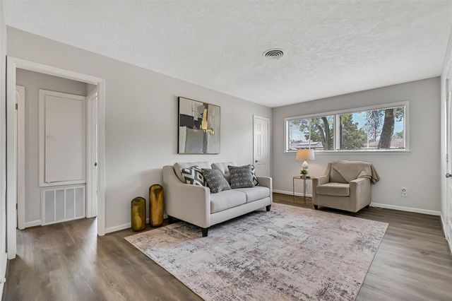 3110 8th Avenue N, Texas City, TX 77590