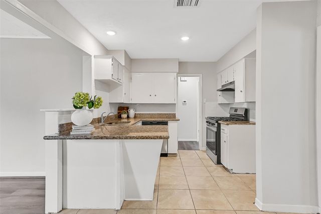 3110 8th Avenue N, Texas City, TX 77590