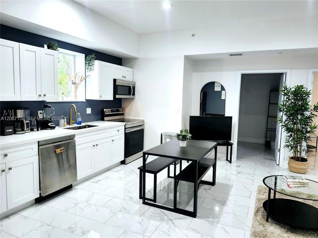 1860 NW 24th Avenue 302, Miami, FL 33125