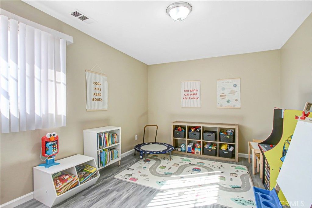 Image 14 of property listing at 2103 Possum Court, San Jacinto, CA 92582