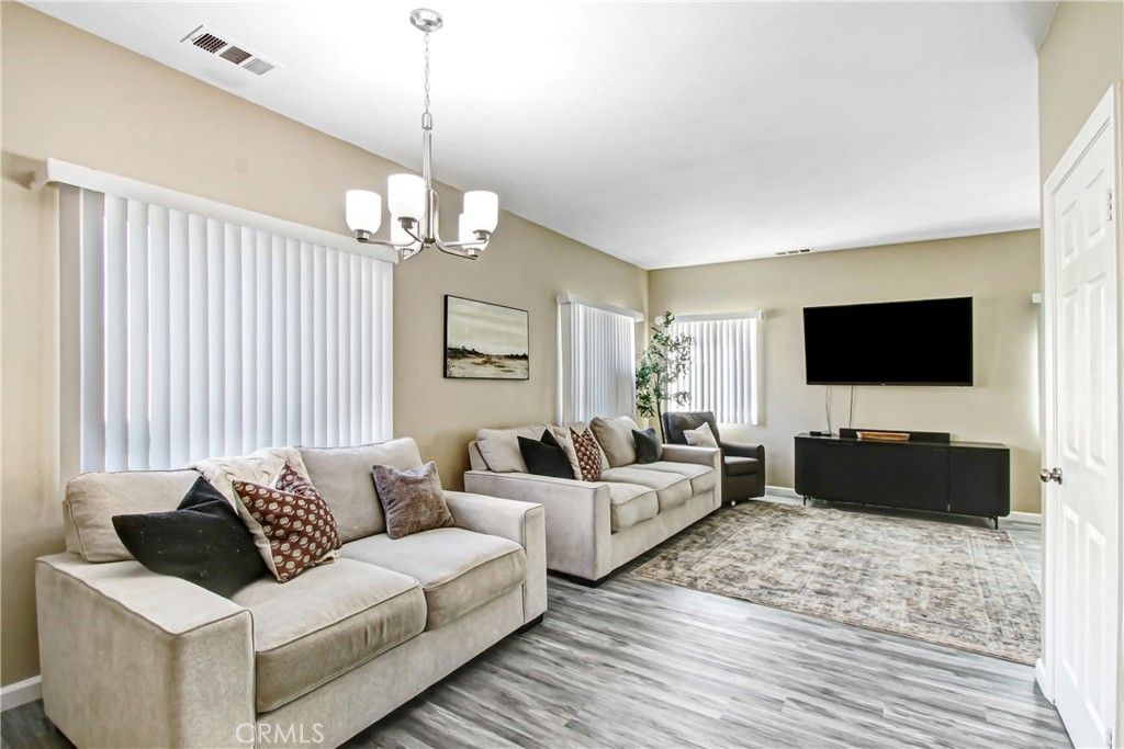 Image 2 of property listing at 2103 Possum Court, San Jacinto, CA 92582