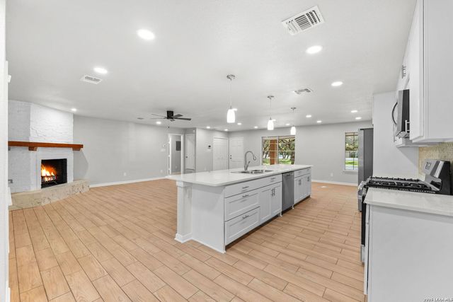 15910 NW Military HWY, Shavano Park, TX 78231