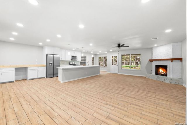 15910 NW Military HWY, Shavano Park, TX 78231