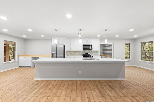 15910 NW Military HWY, Shavano Park, TX 78231