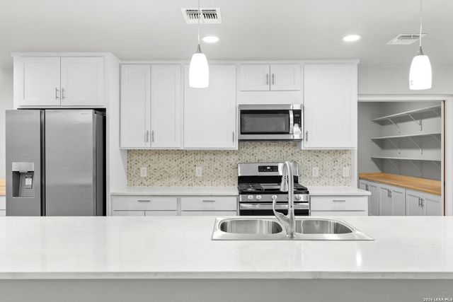 15910 NW Military HWY, Shavano Park, TX 78231