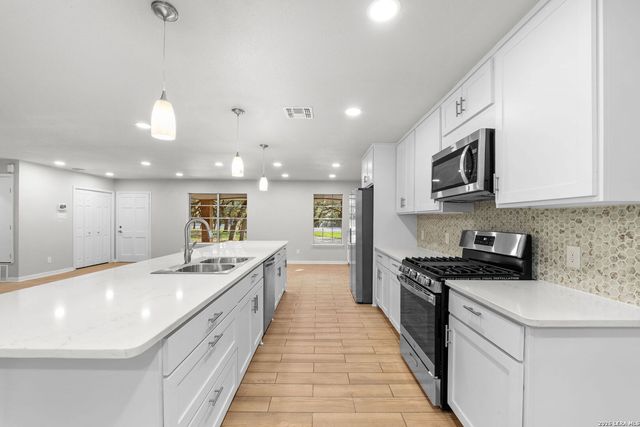 15910 NW Military HWY, Shavano Park, TX 78231