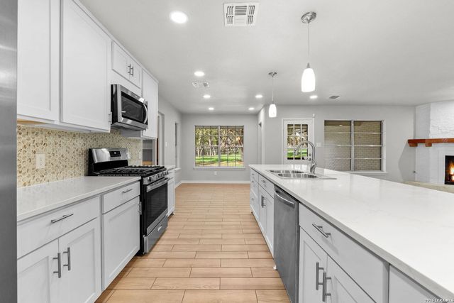 15910 NW Military HWY, Shavano Park, TX 78231